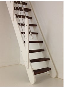 Massivholztreppe Samos mit Holz-Edelstahl Handlauf Massivholztreppe Samos mit Holz-Edelstahl Handlauf